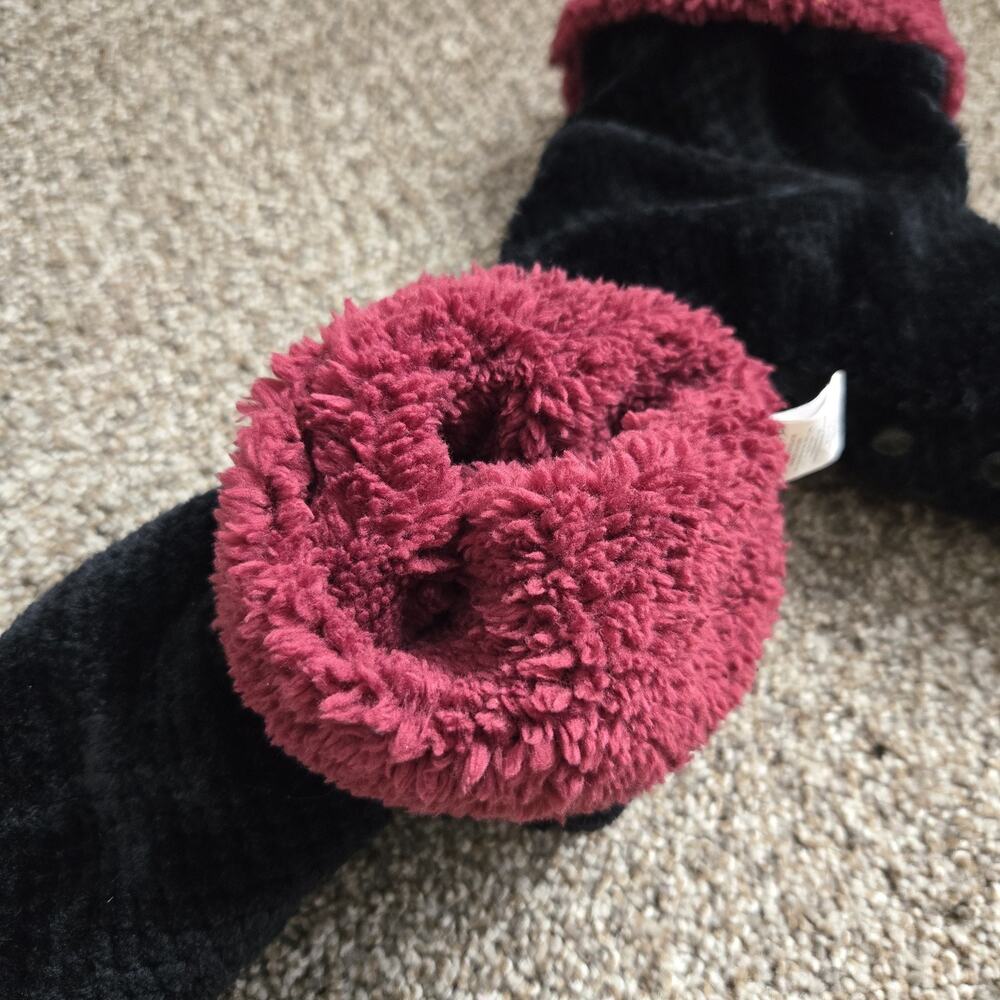 Hanes Sherpa-Lined Bootie Slipper Socks - Black/Burgundy (S/M) Fuzzy Wool Cozy